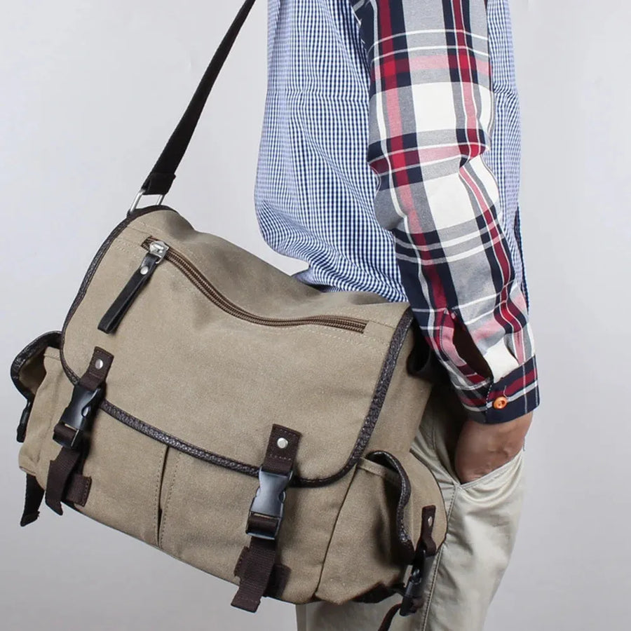 Grand sac messager homme beige porté