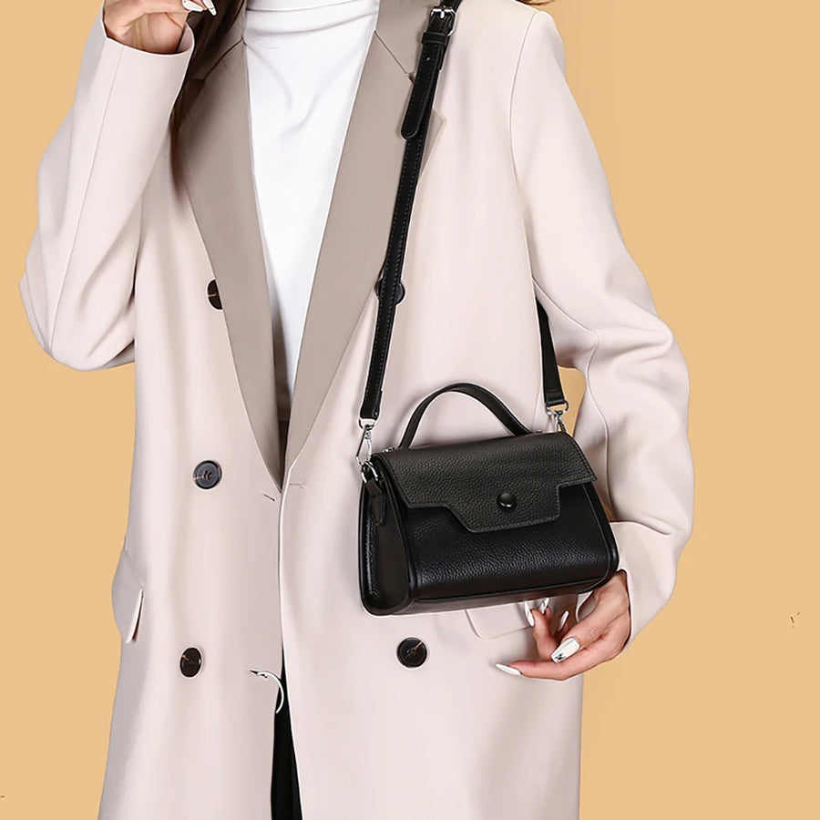 Petit sac à main bandoulière femme à l'épaule