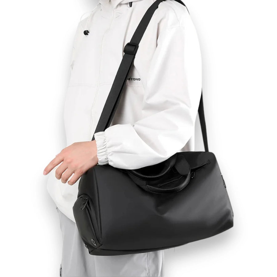 Petit sac de voyage avec compartiment chaussures porté en bandoulière