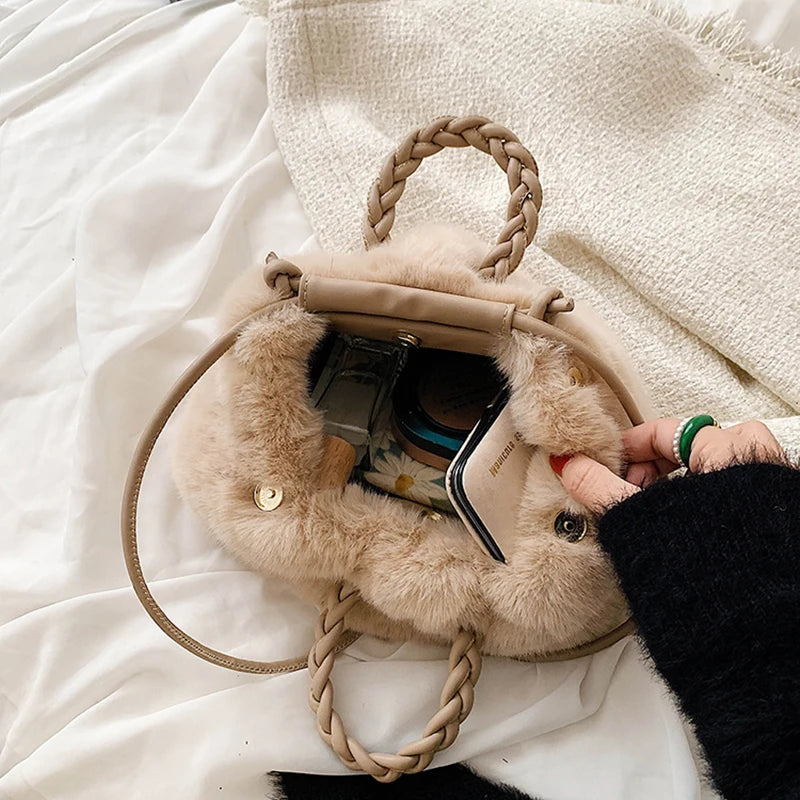 Sac à main en fausse fourrure intérieur