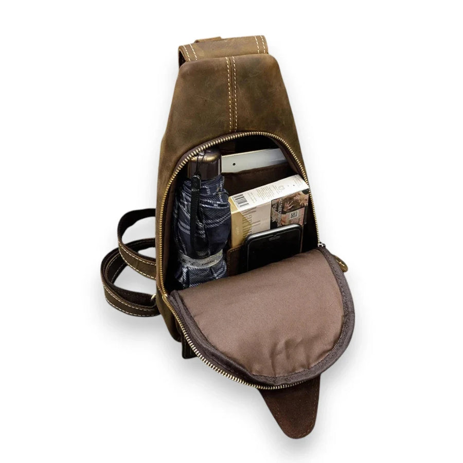 Sac bandoulière en cuir pour homme rempli