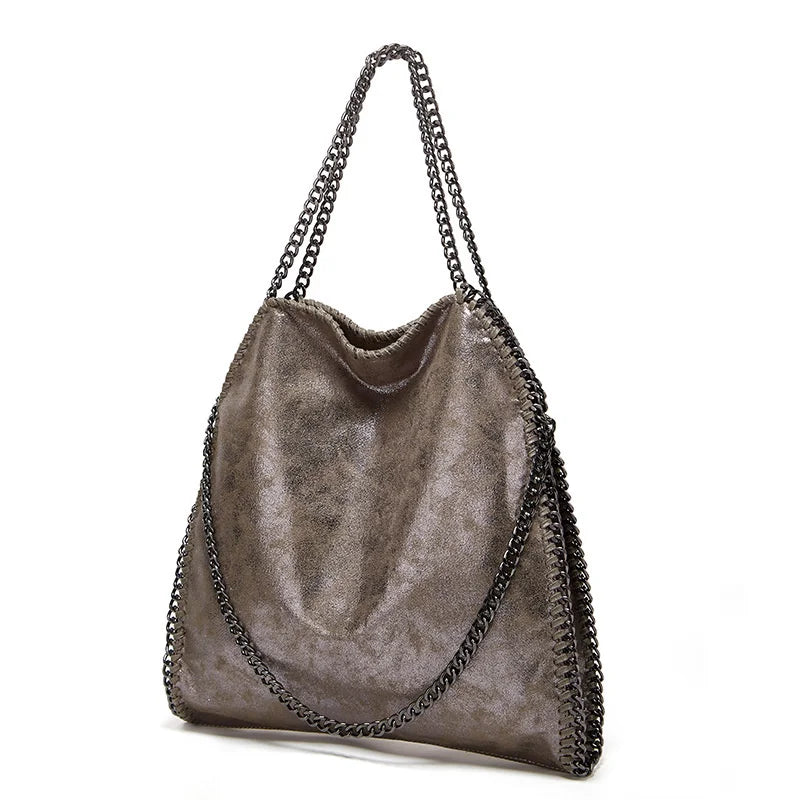 Sac bandoulière en cuir à chaine gris de côté