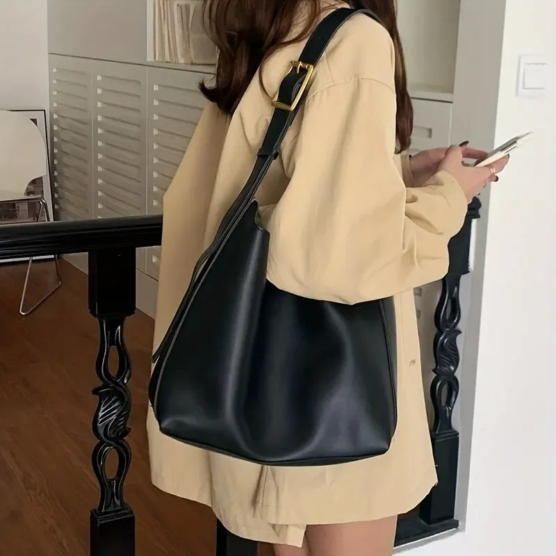Sac bandoulière femme en cuir synthétique noir