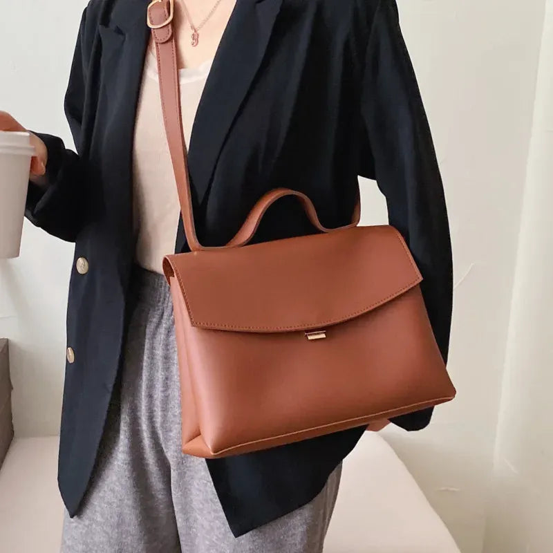 Sac bandoulière fourre-tout en cuir synthétique marron femme
