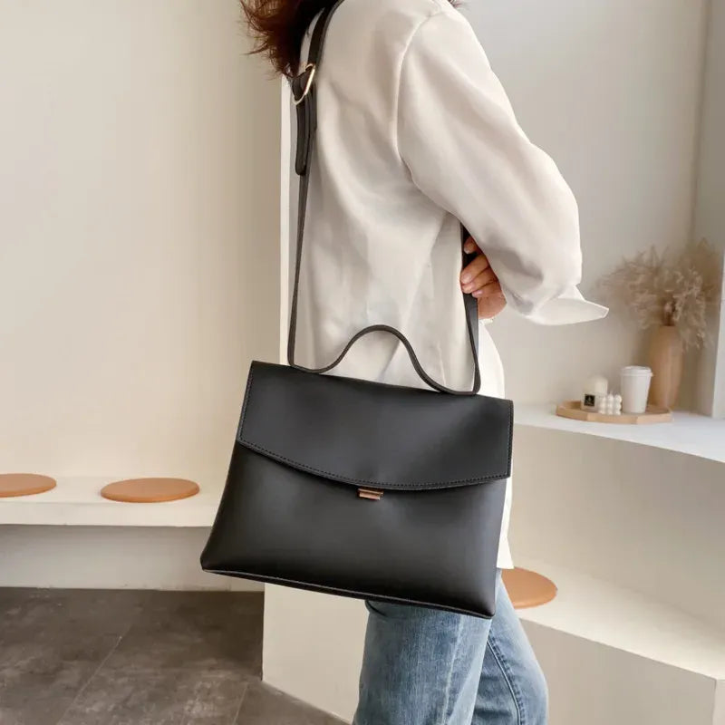 Sac bandoulière fourre-tout en cuir synthétique noir femme