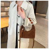 Sac bandoulière grosses perles marron à la main