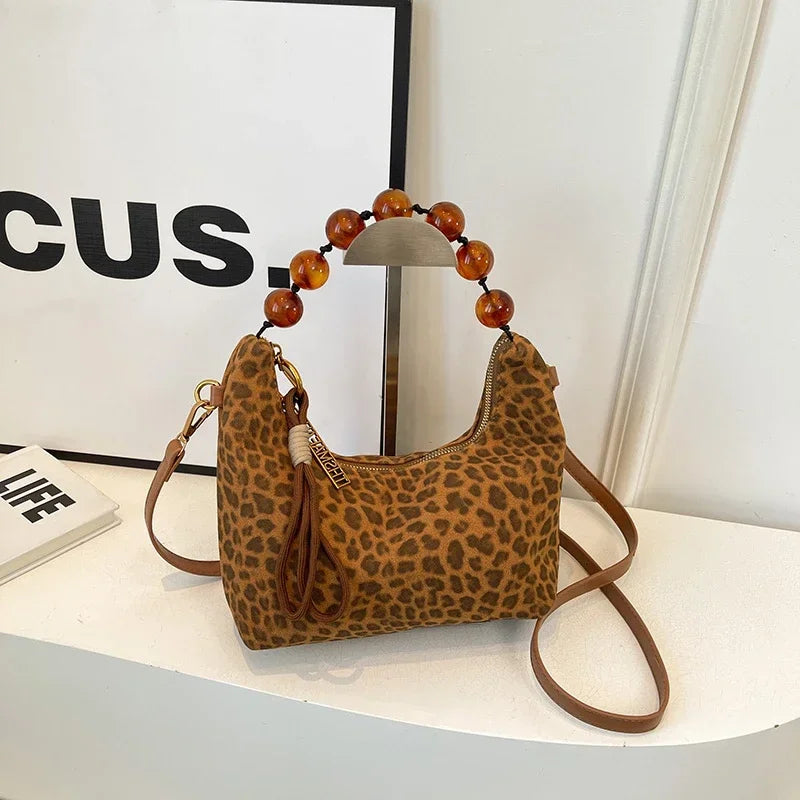 Sac bandoulière grosses perles motif léopard