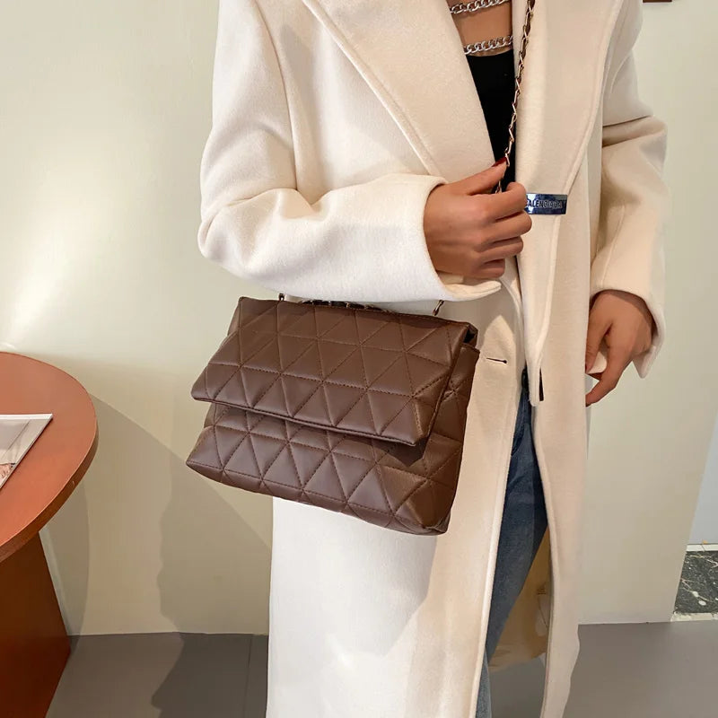 Sac bandoulière matelassé chaine marron femme