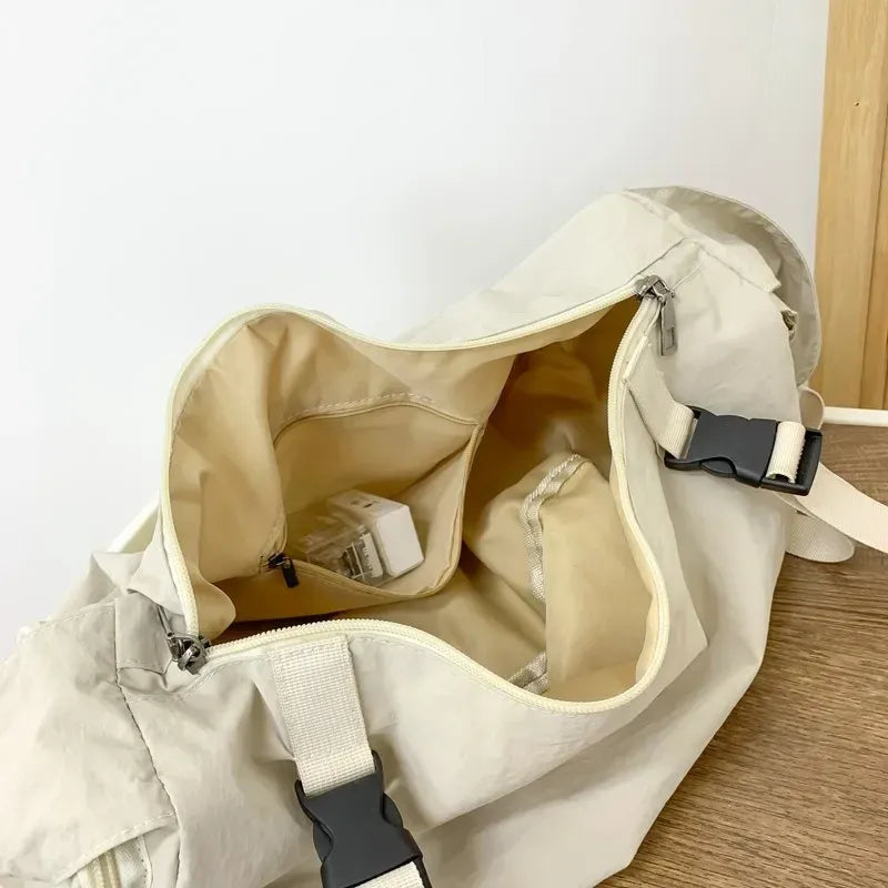Sac bandoulière en nylon beige intérieur