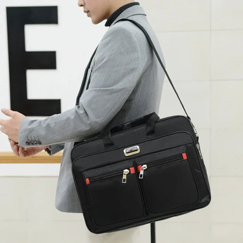 Sac bandoulière ordinateur homme porté