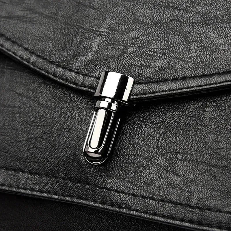 Sac besace en cuir pour femme noir détails