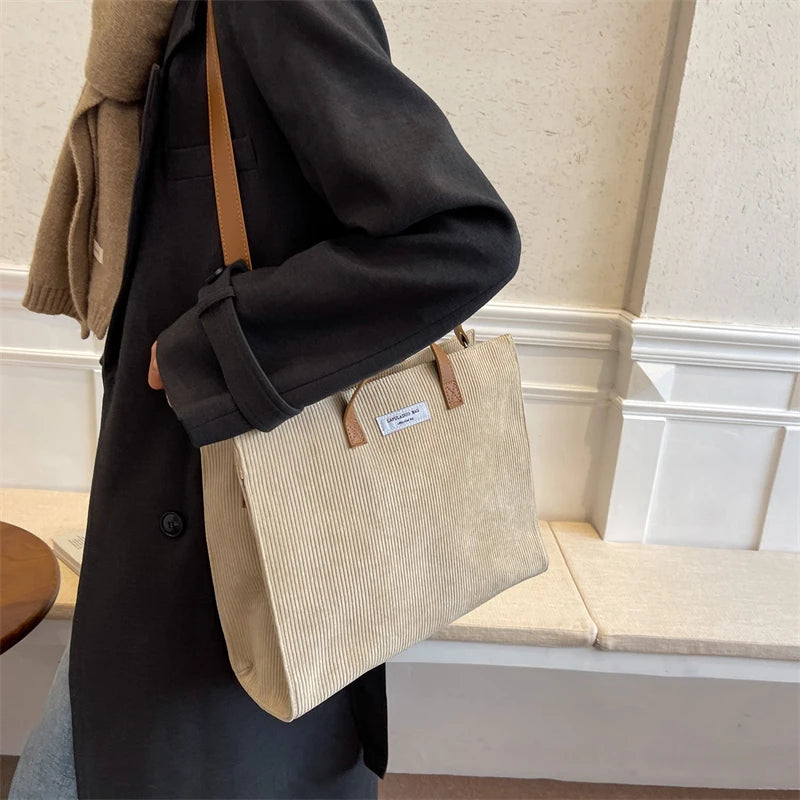 Sac cabas bandoulière en velours beige femme