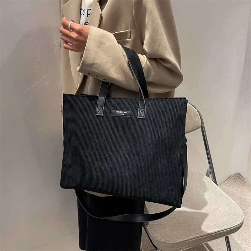 Sac cabas bandoulière en velours noir femme