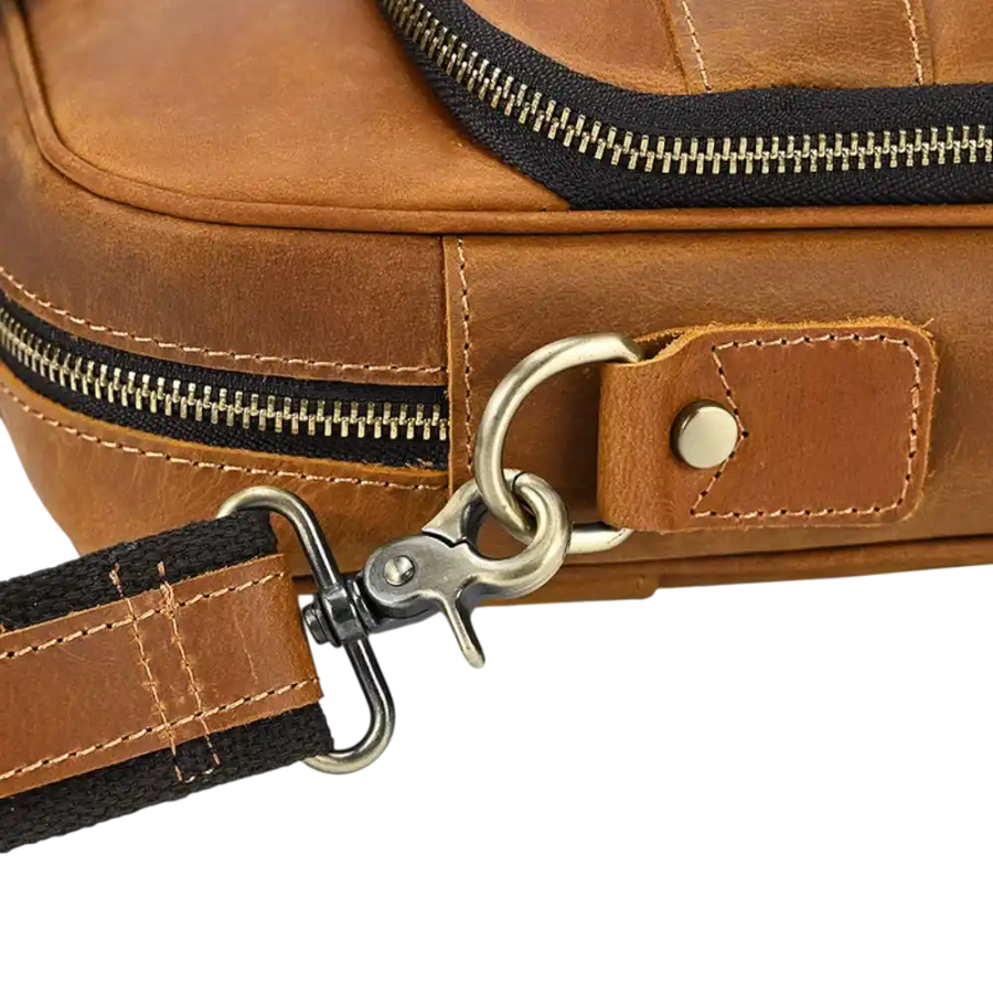 Sac cartable en bandoulière marron détails cuir