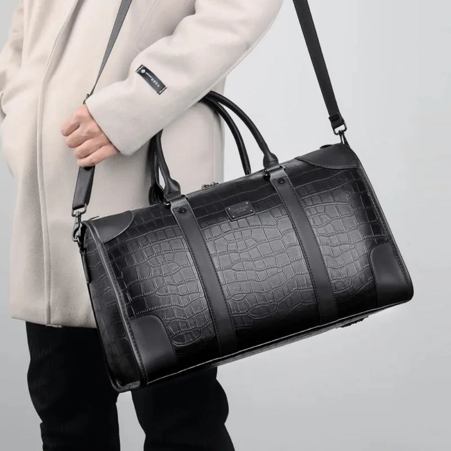 Sac de voyage imitation crocodile noir porté en bandoulière