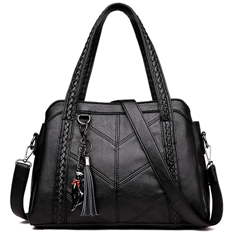 Sac à main bandoulière noir avec pendentif chat