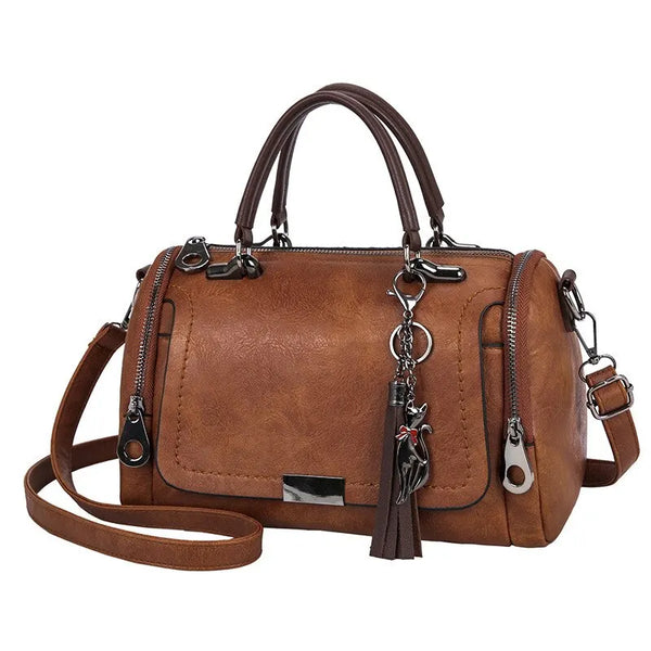 Sac à main en cuir marron spacieux avec pompon