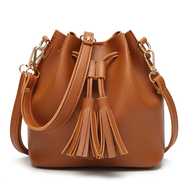 Sac seau à bandoulière en cuir souple marron