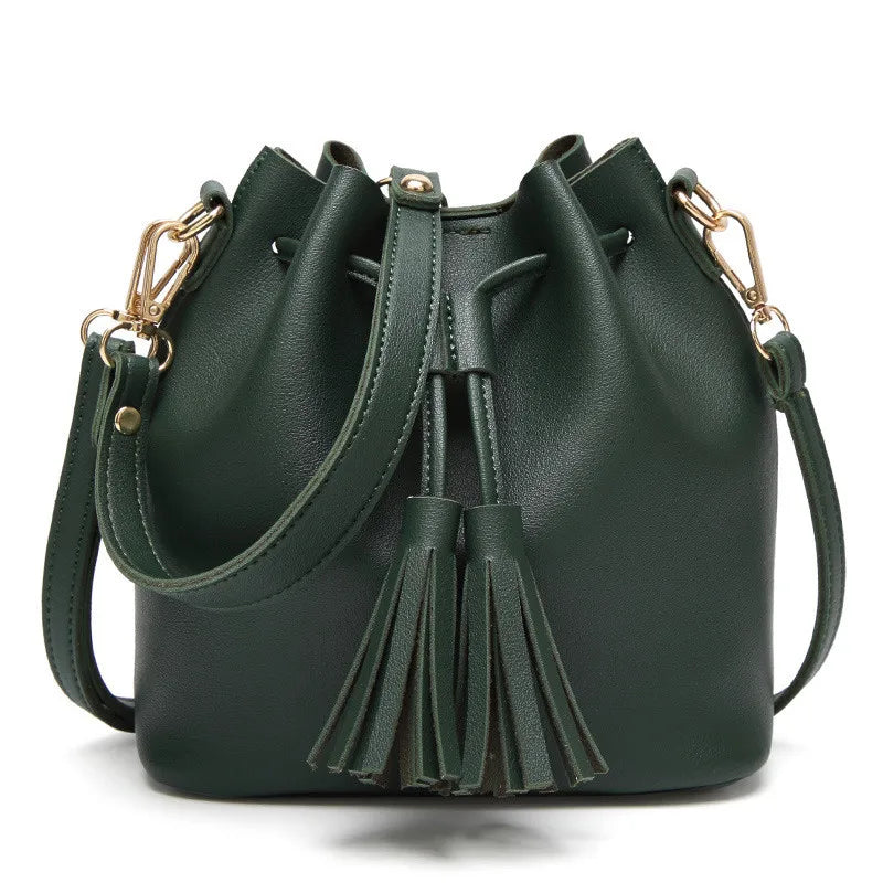Sac seau à bandoulière en cuir souple vert