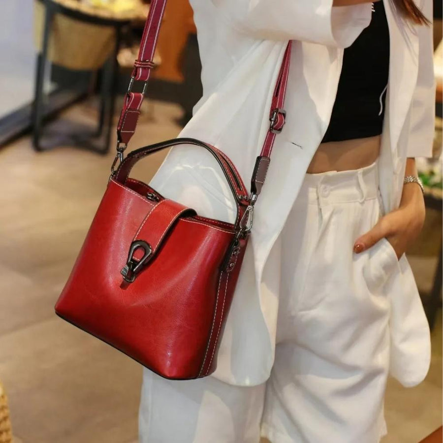 Sac seau femme en cuir ciré rouge