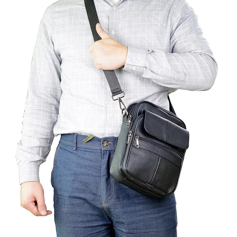 Sacoche en cuir pour homme noire portée