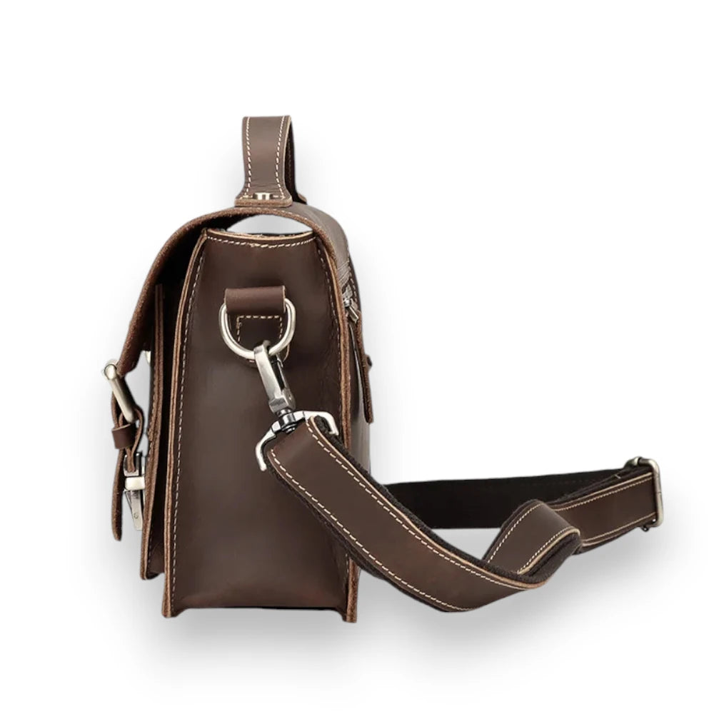 Besace en cuir homme vintage marron de côté
