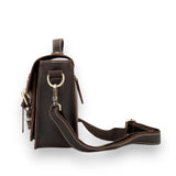Besace en cuir homme vintage marron foncé de côté