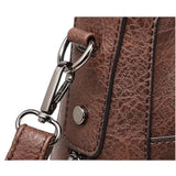 grand sac bandoulière cuir elegant marron foncé détails