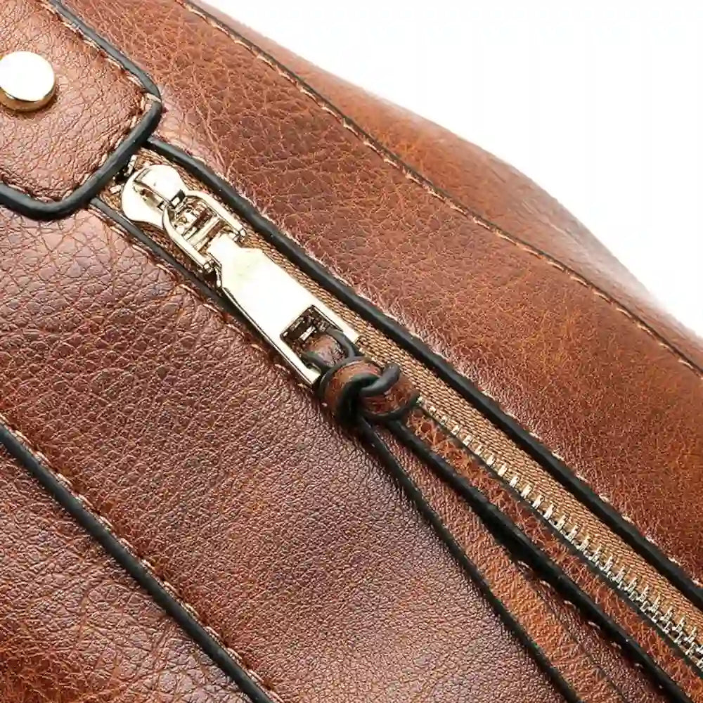 Grand sac bandoulière pour femme en cuir marron poche latérale