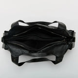 Vue du dessus des compartiments du grand sac à main noir