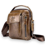 Sacoche Le Sac Bandoulière en cuir véritable marron clair avec poches zippées et rabat, style compact et élégant.