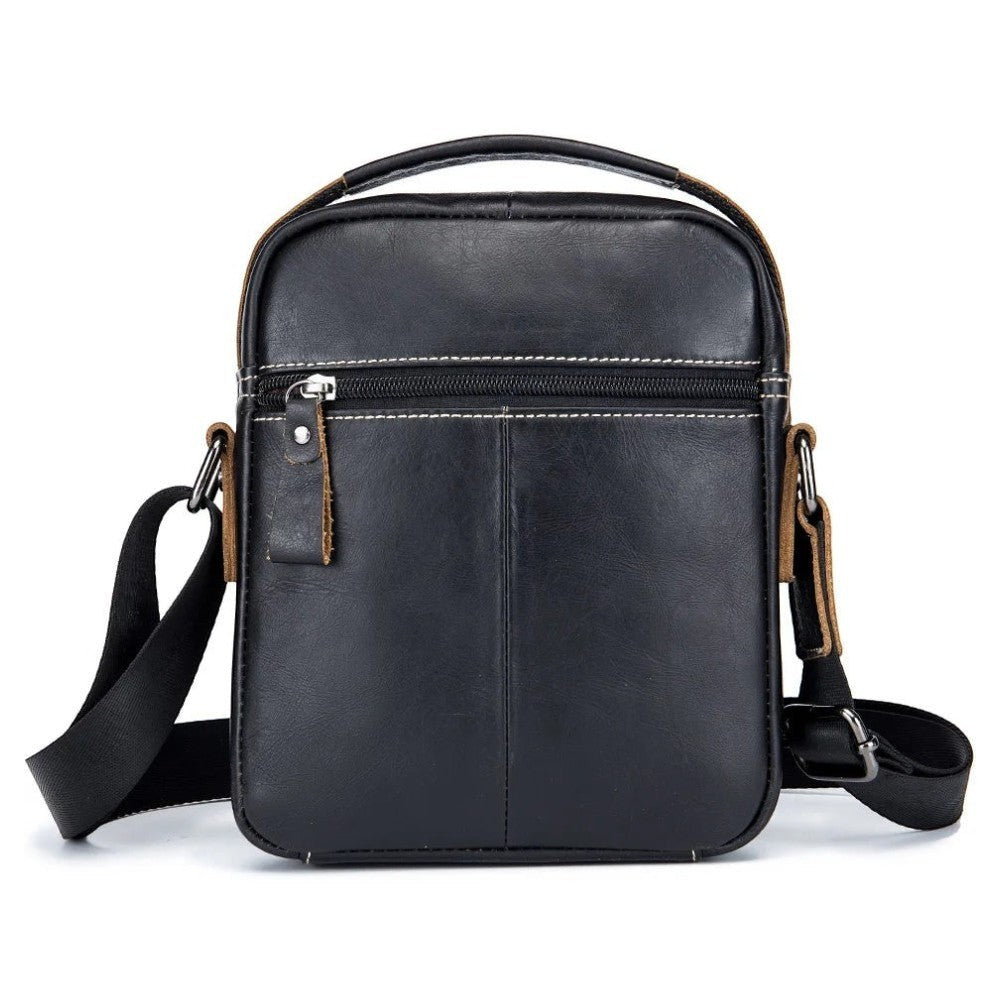 Sacoche Le Sac Bandoulière en cuir véritable noir, compacte avec bandoulière réglable et poches zippées pratiques.