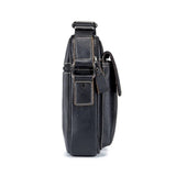 Sacoche homme Le Sac Bandoulière en cuir véritable noir, vue de profil avec compartiments zippés et bandoulière réglable.