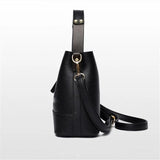 Petit sac seau fourre-tout femme de côté