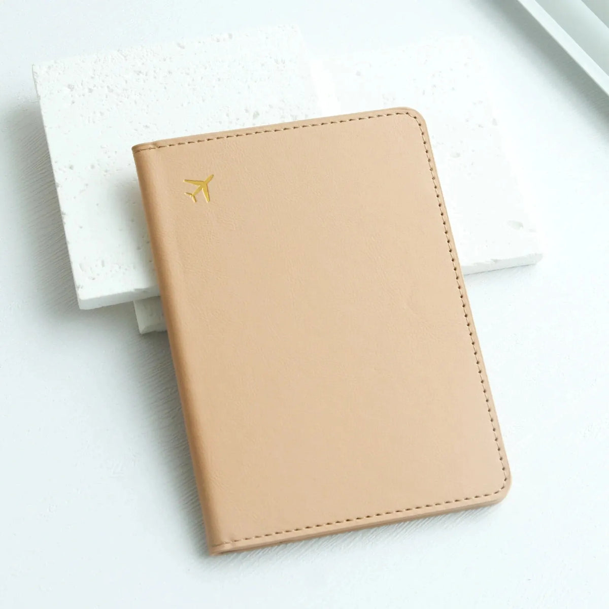 Protège passeport en simili cuir beige