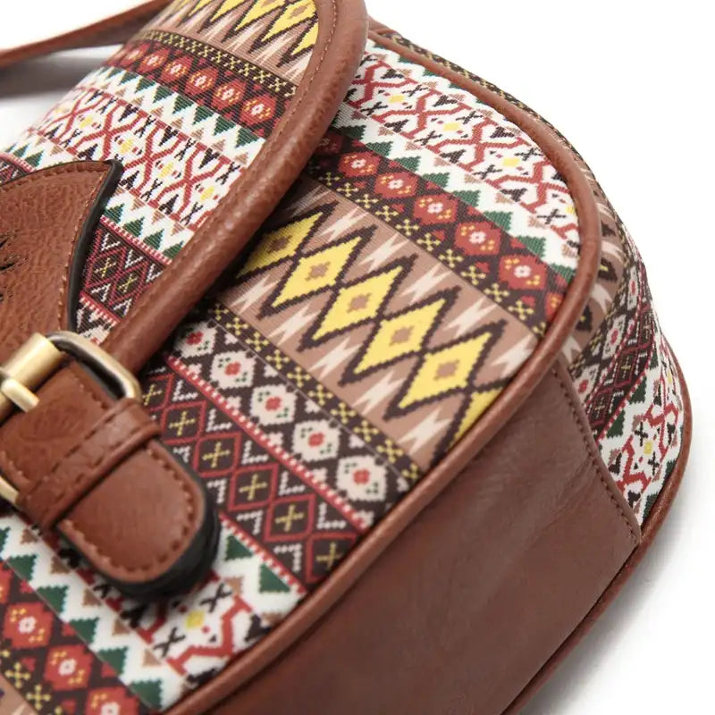Sac bandoulière bohème chic marron détails
