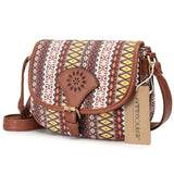 Sac bandoulière bohème chic marron de trois quarts