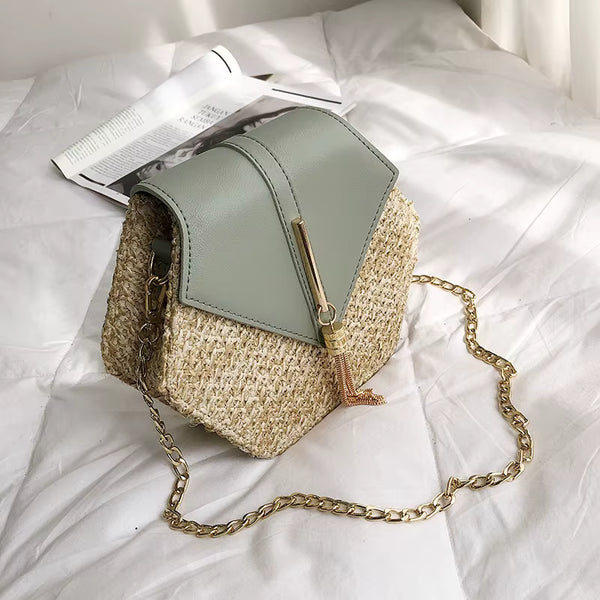 Sac bandoulière chaine en paille vert, vue de trois quarts