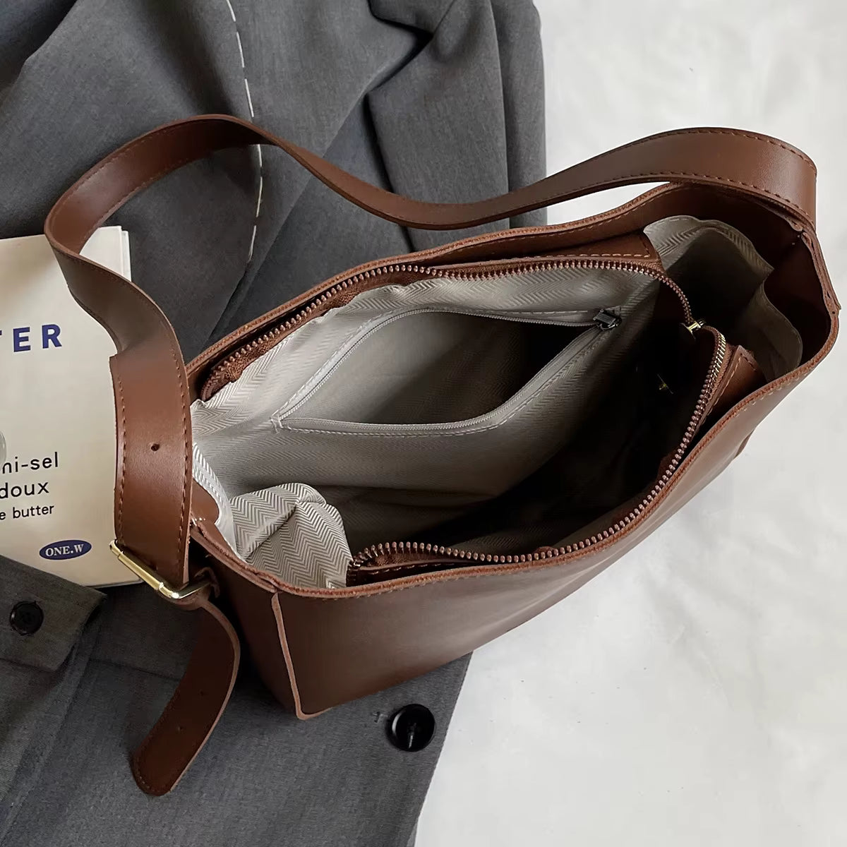 Sac à bandoulière cuir femme marron foncé, vue intérieure