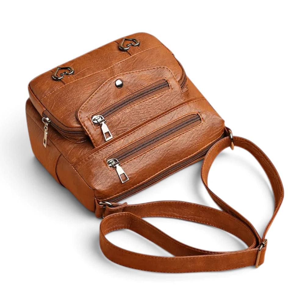 Sac bandoulière en cuir ornements coeur à plat