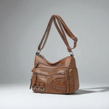 Sac bandoulière cuir souple multiples poches marron de trois quarts