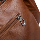 Sac bandoulière en cuir pour femme marron détails