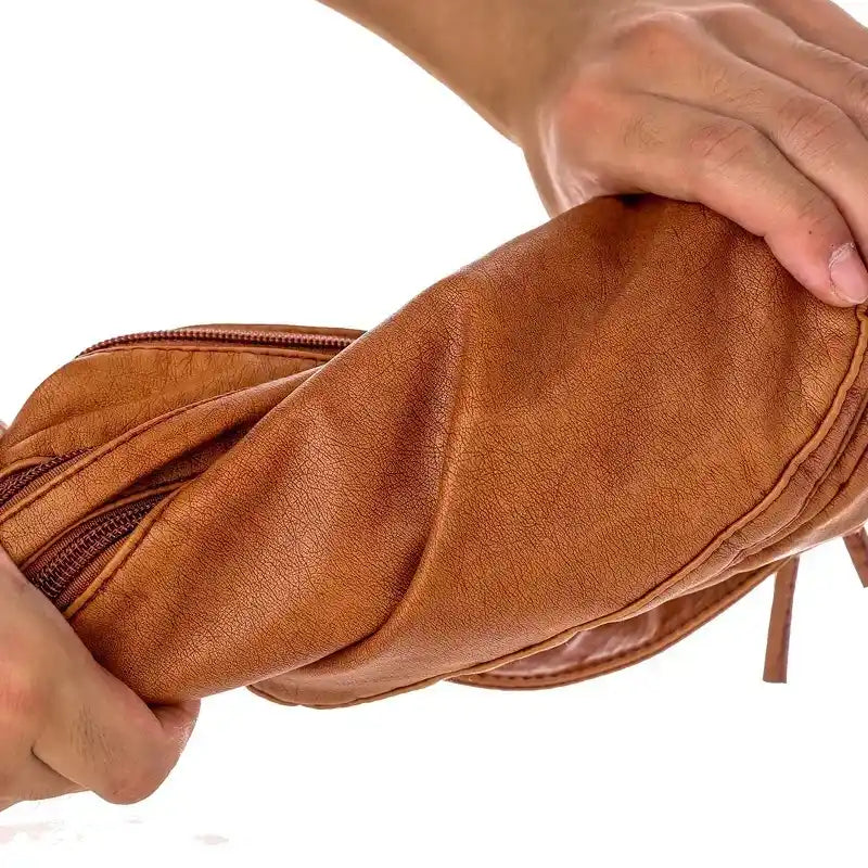 Sac bandoulière femme en cuir camel grandes poches souple