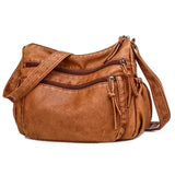 Sac bandoulière femme en cuir camel grandes poches de trois quarts