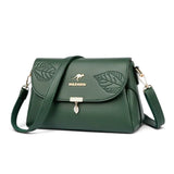 Sac bandoulière femme cuir vert motif feuille, vue de trois quarts