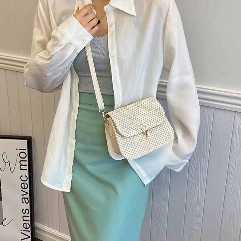 Sac bandoulière femme paille porté en travers