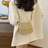 Sac bandoulière femme paille marron clair porté en travers