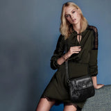 Sac bandoulière femme en similicuir porté