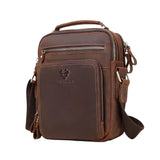 Sac bandoulière pour homme en cuir véritable marron de trois quarts