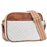 Vue rapprochée du sac blanc et marron avec poche avant zippée